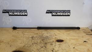 Usados Amortiguador de gas izquierda detrás Volkswagen Touran (1T1/T2) 1.6 FSI 16V Precio de solicitud ofrecido por Autodemontage Nijmegen