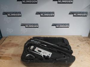 Used Jack set BMW Mini One/Cooper (R50) 1.6 16V Cooper Price on request offered by Autodemontage Nijmegen