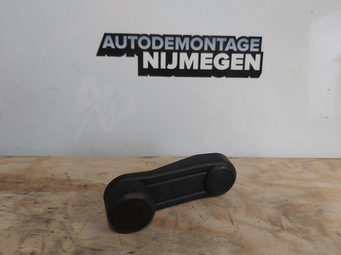Używane Klamka okienna Mercedes B (W245) 2.0 B-180 CDI 16V Cena na żądanie oferowane przez Autodemontage Nijmegen