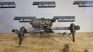 Used Wiper motor + mechanism Renault Twingo II (CN) 1.2 16V Price on request offered by Autodemontage Nijmegen