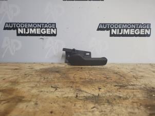Used Hood lever Volkswagen Polo IV (9N1/2/3) 1.2 12V Price on request offered by Autodemontage Nijmegen