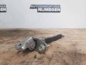 Używane Ogranicznik drzwi prawych tylnych wersja 4-drzwiowa Suzuki Alto (GF) 1.0 12V Cena na żądanie oferowane przez Autodemontage Nijmegen