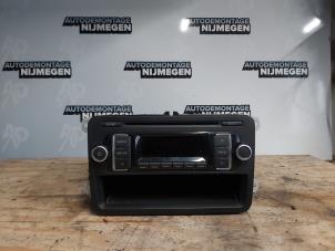 Usados Radio Volkswagen Polo V (6R) 1.2 12V Precio de solicitud ofrecido por Autodemontage Nijmegen