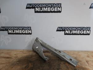 Gebrauchte Motorhaube Scharnier Volkswagen Polo V (6R) 1.2 12V Preis auf Anfrage angeboten von Autodemontage Nijmegen