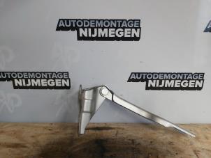 Gebrauchte Motorhaube Scharnier Volkswagen Polo V (6R) 1.2 12V Preis auf Anfrage angeboten von Autodemontage Nijmegen