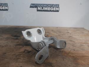Used Rear door hinge, right Opel Karl 1.0 12V Price on request offered by Autodemontage Nijmegen
