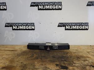 Gebrauchte Panikbeleuchtung Schalter Opel Astra H (L48) 1.6 16V Twinport Preis auf Anfrage angeboten von Autodemontage Nijmegen