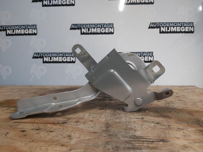 Bonnet Hinge from a Renault Clio IV (5R) 1.2 16V 2014