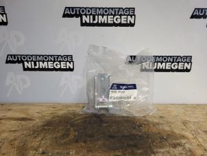 Neue Scharnier Tür rechts vorne Hyundai Kona (OS) 1.6 CRDI 115 16V Preis auf Anfrage angeboten von Autodemontage Nijmegen