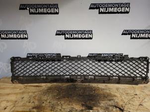 Usagé Pare-chocs grille Jaguar XF (CC9) 2.7 D V6 24V Prix sur demande proposé par Autodemontage Nijmegen