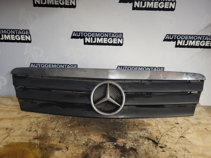 Begagnade Grill Mercedes A (W168) 1.4 A-140 Pris på förfrågan erbjuds av Autodemontage Nijmegen