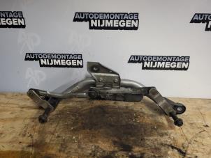 Used Wiper motor + mechanism Renault Twingo II (CN) 1.2 16V Price on request offered by Autodemontage Nijmegen
