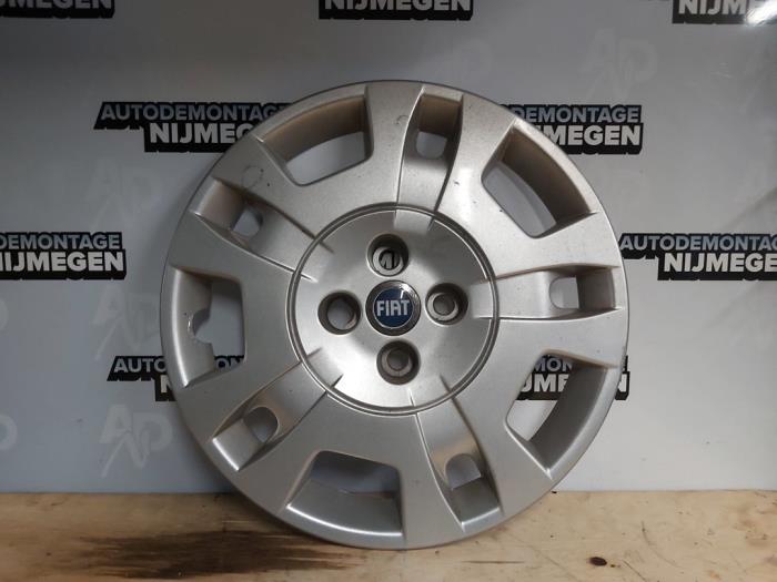 Wheel cover set from a Fiat Panda (169) 1.2 Fire 2007