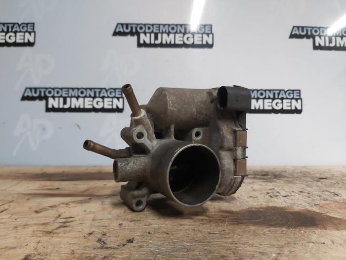 Throttle body from a Seat Arosa (6H1) 1.4 16V 2002
