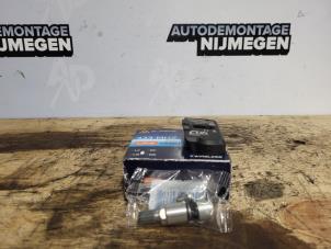 New Tyre pressure sensor BMW 2 serie Active Tourer (F45) 218d 2.0 TwinPower Turbo 16V Price on request offered by Autodemontage Nijmegen
