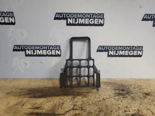 Usagé Boîtier de batterie Mercedes A (W169) 1.5 A-150 5-Drs. Prix sur demande proposé par Autodemontage Nijmegen