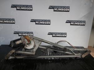 Used Wiper motor + mechanism Mercedes SLK (R170) 2.3 230 K 16V Price on request offered by Autodemontage Nijmegen