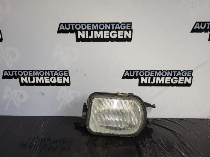 Fog light, front right from a Mercedes-Benz C (W203) 1.8 C-180K 16V 2004