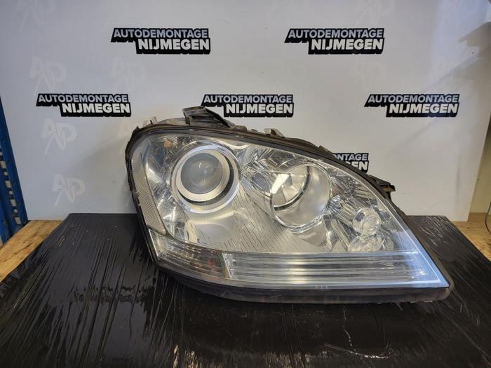 Używane Reflektor prawy Mercedes ML II (164/4JG) 3.0 ML-280 CDI 4-Matic V6 24V Cena na żądanie oferowane przez Autodemontage Nijmegen