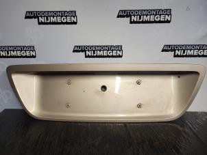 Używane Uchwyt tablicy rejestracyjnej tyl Mercedes C Combi (S203) 2.0 C-180 16V Cena na żądanie oferowane przez Autodemontage Nijmegen