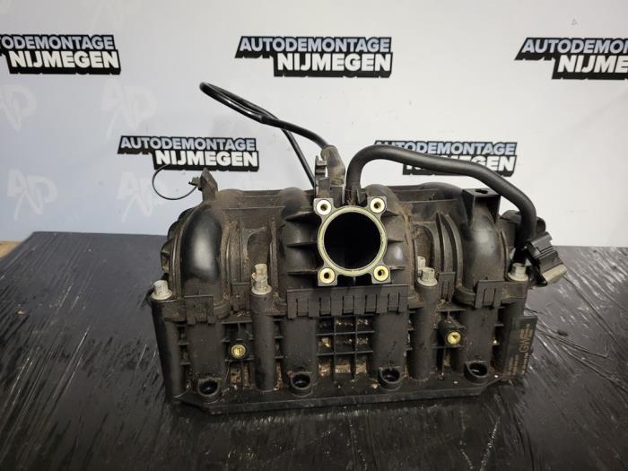 Używane Kolektor dolotowy Opel Corsa C (F08/68) 1.0 12V Twin Port Cena na żądanie oferowane przez Autodemontage Nijmegen