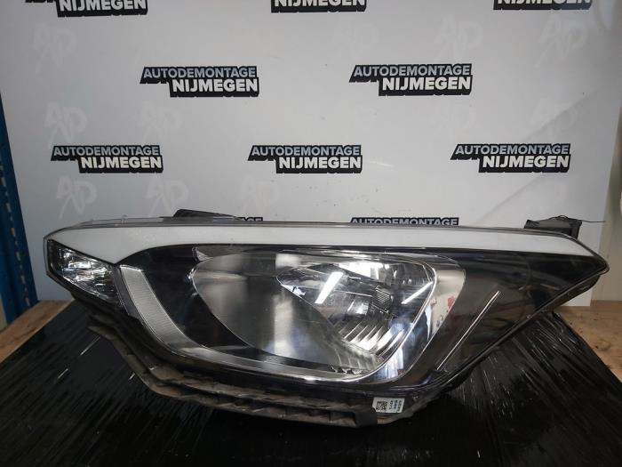Headlight, left from a Hyundai i20 (GBB) 1.0 T-GDI 100 12V 2017