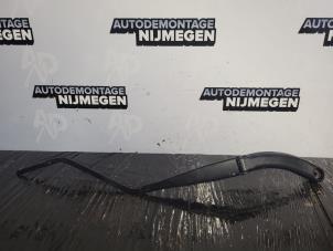 Usagé Bras essuie-glace avant Peugeot Bipper (AA) 1.3 HDI Prix sur demande proposé par Autodemontage Nijmegen