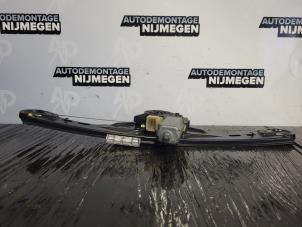 Używane Mechanizm szyby prawej tylnej wersja 4-drzwiowa Mercedes C Combi (S203) 1.8 C-180K 16V Cena na żądanie oferowane przez Autodemontage Nijmegen