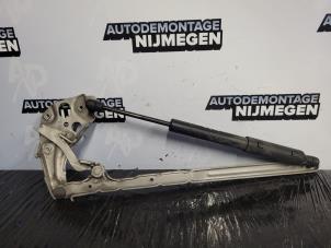 Usagé Charnière capot Mercedes CLK (R208) 2.0 200 16V Prix sur demande proposé par Autodemontage Nijmegen