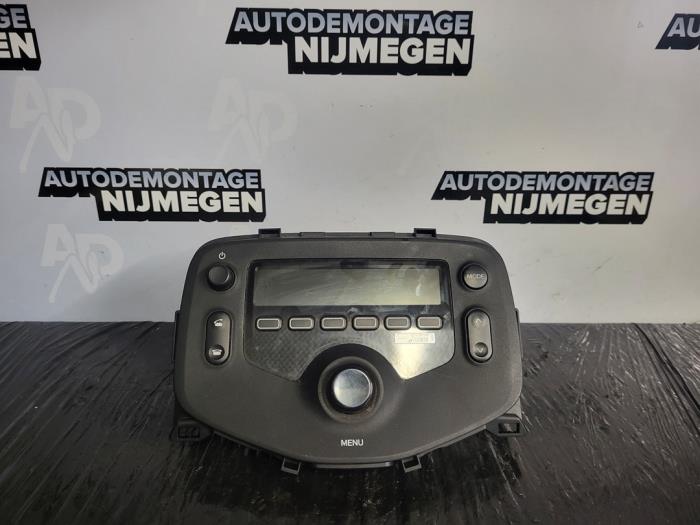 Używane Radio Peugeot 108 1.0 12V Cena na żądanie oferowane przez Autodemontage Nijmegen