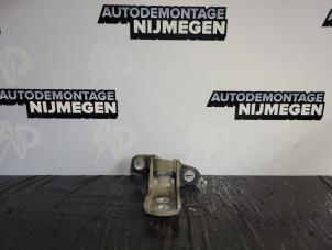 Used Front door hinge, right Peugeot 108 1.0 12V Price on request offered by Autodemontage Nijmegen