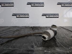 Begagnade Pump, vindrutespolare Toyota Aygo (B40) 1.0 12V VVT-i Pris på förfrågan erbjuds av Autodemontage Nijmegen