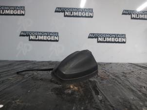 Used Antenna Renault Clio IV (5R) 1.5 Energy dCi 90 FAP Price on request offered by Autodemontage Nijmegen