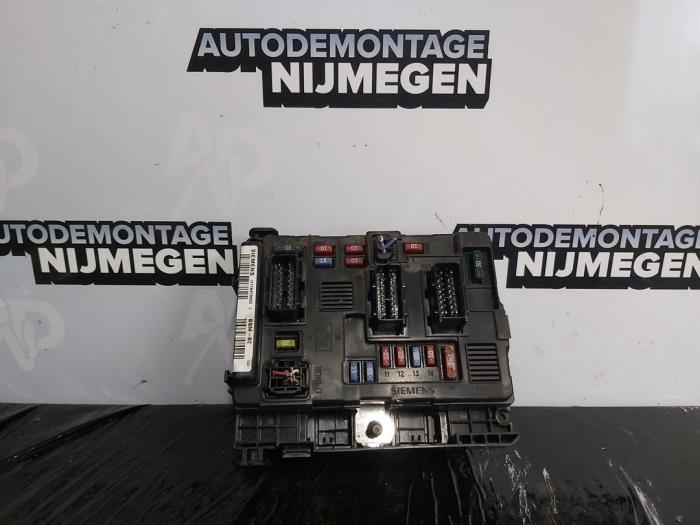 Fuse box Peugeot Partner 1.6 HDI 75 - U118470002J SIEMENS