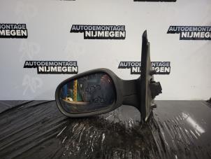 Used Wing mirror, left Renault Clio II (BB/CB) 1.2 16V Price on request offered by Autodemontage Nijmegen