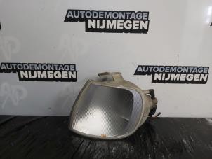 Używane Kierunkowskaz lewy Volkswagen Polo III (6N1) 1.0i 50 Cena na żądanie oferowane przez Autodemontage Nijmegen