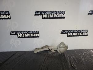 Gebrauchte Motorhaube Scharnier Hyundai Getz 1.3i 12V Preis auf Anfrage angeboten von Autodemontage Nijmegen