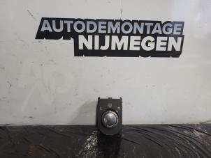 Usados Interruptor de retrovisor Volkswagen Touareg (7LA/7L6) 3.2 V6 24V Precio de solicitud ofrecido por Autodemontage Nijmegen