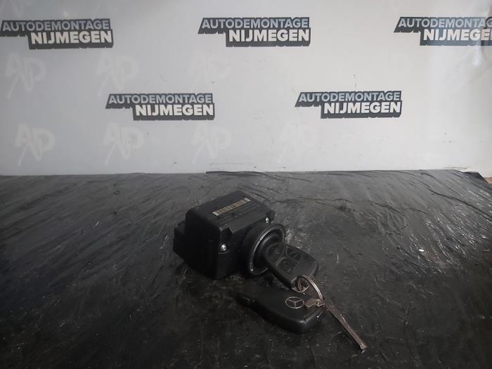 Używane Stacyjka + Kluczyk Mercedes C (W203) 1.8 C-200K 16V Cena na żądanie oferowane przez Autodemontage Nijmegen