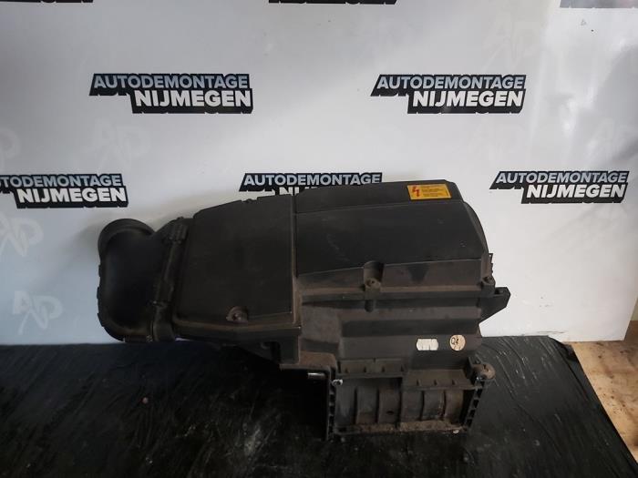 Gebrauchte Luftfiltergehäuse Mercedes C (W203) 1.8 C-200K 16V Preis auf Anfrage angeboten von Autodemontage Nijmegen