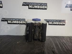 Gebrauchte Scheibensprühertank vorne Renault Twizy 80 Preis auf Anfrage angeboten von Autodemontage Nijmegen