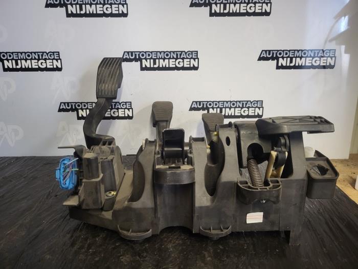 Set of pedals from a Fiat Fiorino (225) 1.3 JTD 16V Multijet 2010