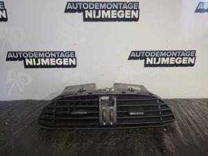 Używane Kratka wentylacyjna deski rozdzielczej Fiat Bravo (198A) 1.6 JTD Multijet 105 Cena na żądanie oferowane przez Autodemontage Nijmegen