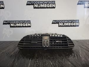 Używane Kratka wentylacyjna deski rozdzielczej Fiat Bravo (198A) 1.4 16V Cena na żądanie oferowane przez Autodemontage Nijmegen