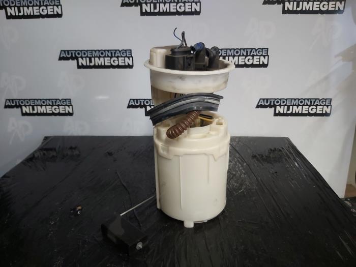 Usagé Pompe à carburant Volkswagen Polo IV (9N1/2/3) 1.4 16V 75 Prix sur demande proposé par Autodemontage Nijmegen