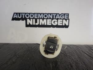 Używane Przelacznik elektrycznej szyby Renault Megane II Grandtour (KM) 1.4 16V Cena na żądanie oferowane przez Autodemontage Nijmegen