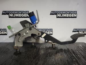 Used Clutch pedal Renault Clio IV (5R) 0.9 Energy TCE 90 12V Price on request offered by Autodemontage Nijmegen