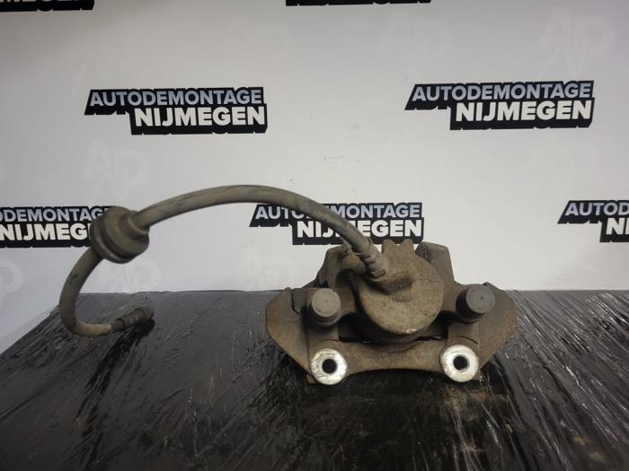 Front brake calliper, right from a Renault Clio IV (5R) 0.9 Energy TCE 90 12V 2015