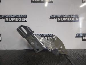Used Front left screen carrier Peugeot 208 I (CA/CC/CK/CL) 1.2 12V e-THP PureTech 110 Price on request offered by Autodemontage Nijmegen