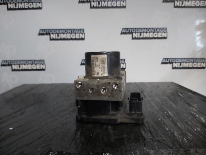 Usagé Pompe ABS Fiat Doblo Cargo (263) 1.3 D Multijet Prix sur demande proposé par Autodemontage Nijmegen